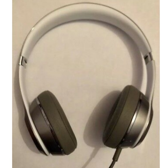 Beats by Dr. Dre Solo2 Wired Headphones- Silver - Picture 1 of 8